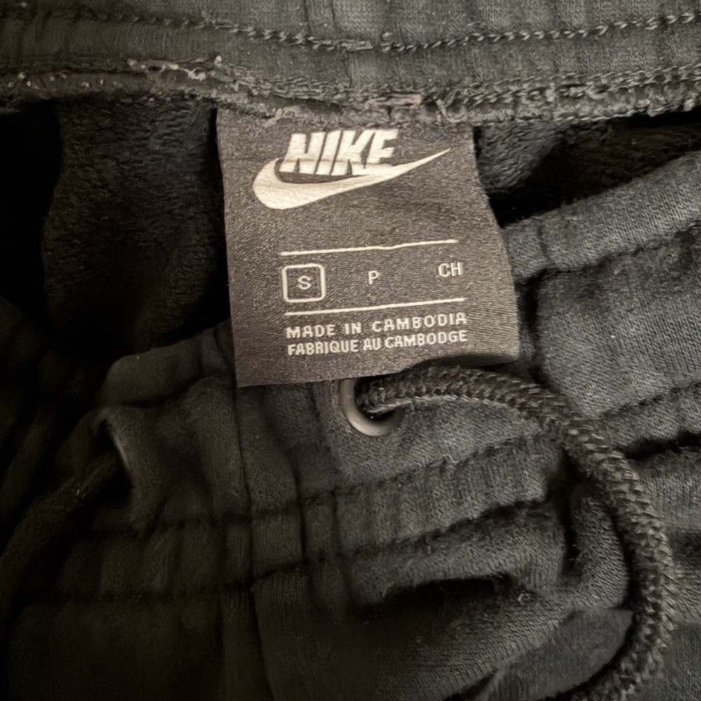 Nike Cuffed Sweatpants - Picture 2 of 2